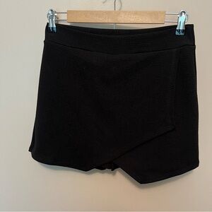 Soprano black pull on stretch skort in pique patterned fabric flap front Large